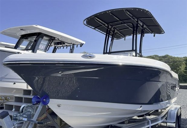 2026 Robalo 202 Explorer