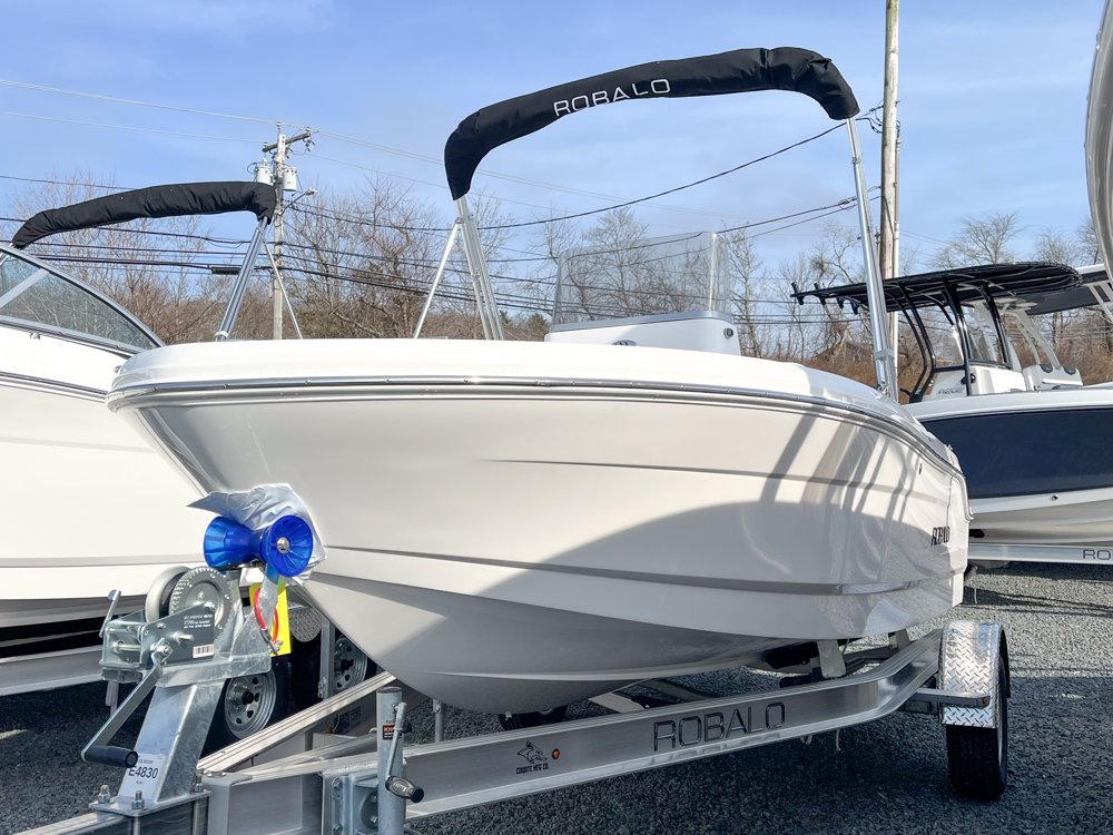 2026 Robalo R160